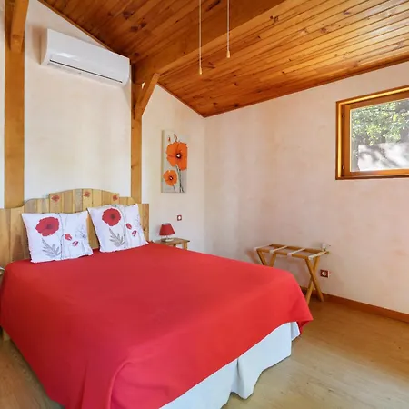D'hotes Les Coquelicots Bed and Breakfast