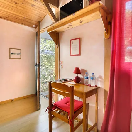 D'hotes Les Coquelicots Bed and Breakfast Fronton